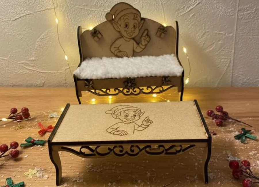 Ensemble salon des lutins complet en MDF gravé laser, canapé tissu blanc et table basse avec guirlande lumineuse