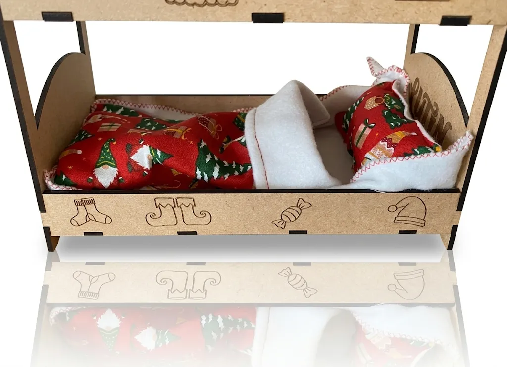 Lit superposé poupée bois MDF vue côté 2 niveaux, coussins literie Noël polaire, Créa'Flo