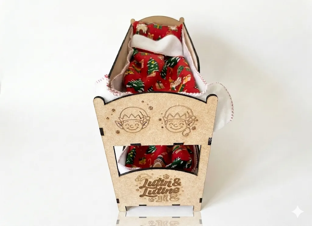 Lit superposé lutins bois MDF vue face pieds gravés laser, literie polaire Noël, Créa'Flo