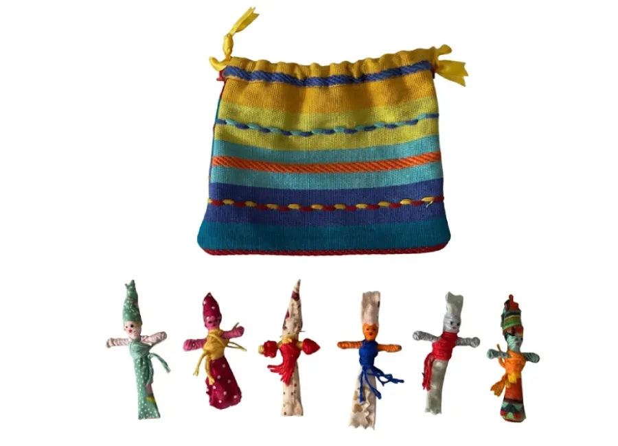 Set de 6 poupées mange-soucis artisanales en tissu coloré cousu main, pochette rayée beige – Créa'Flo