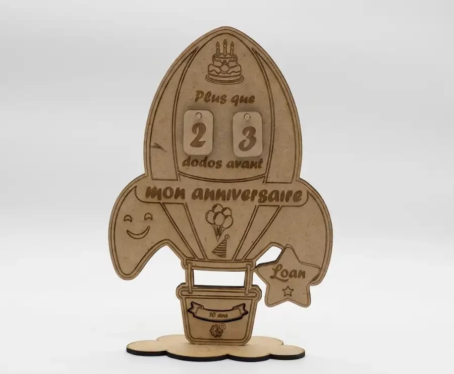 Compteur dodos anniversaire forme fusée bois MDF gravé laser 15 cm, chiffres mobiles, Créa'Flo