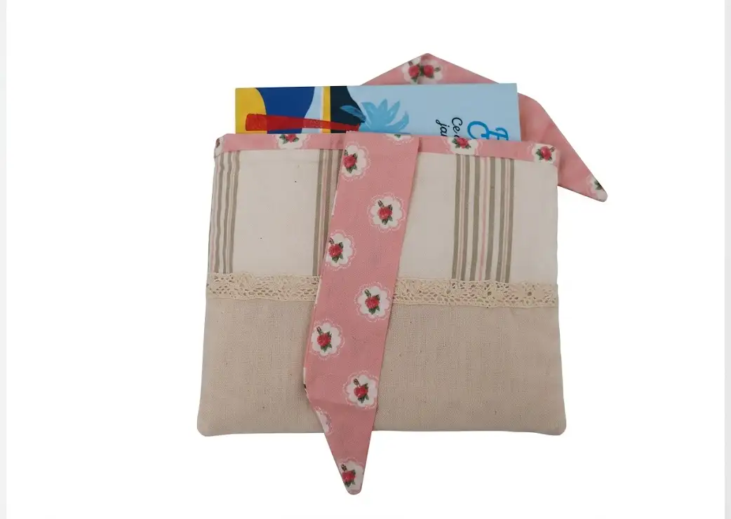Pochette protection livre lin rayé bande cœurs, livre et stylos colorés intérieur cousu main Créa'Flo