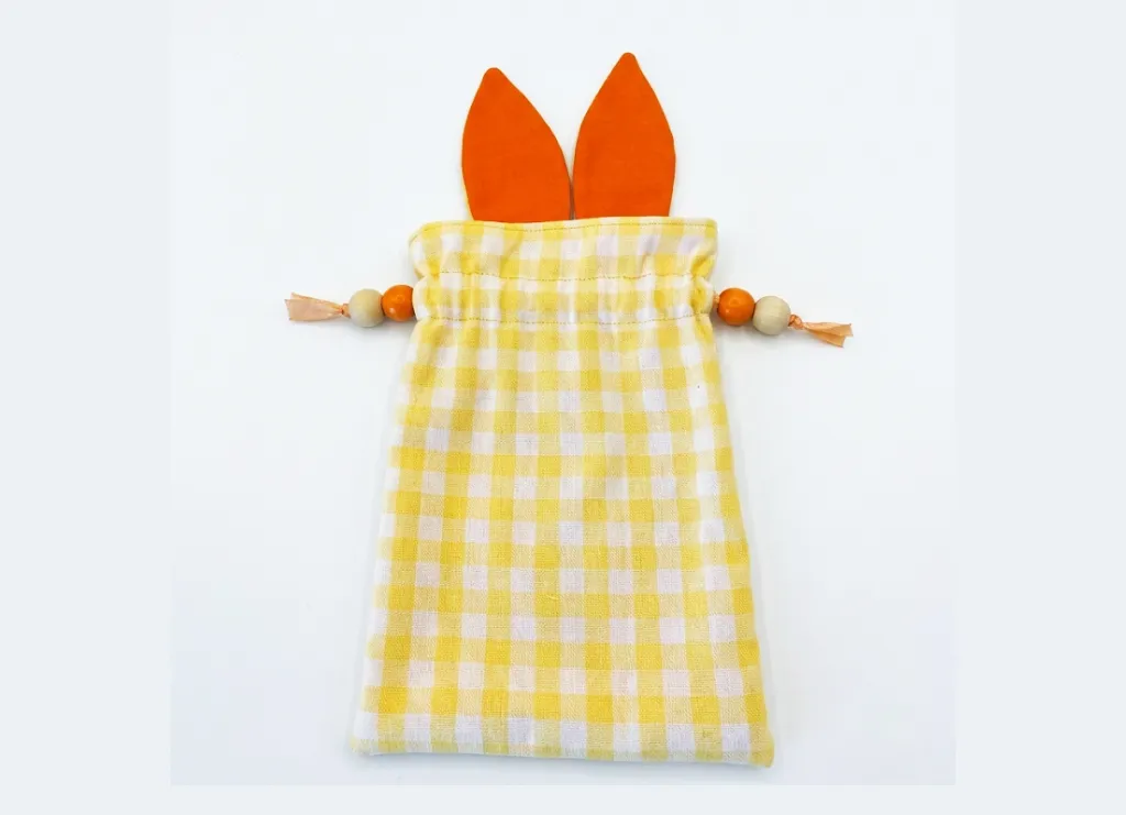 Pochon lapinou spécial tissu vichy jaune coton doublé vue ensemble fait main, Créa'Flo