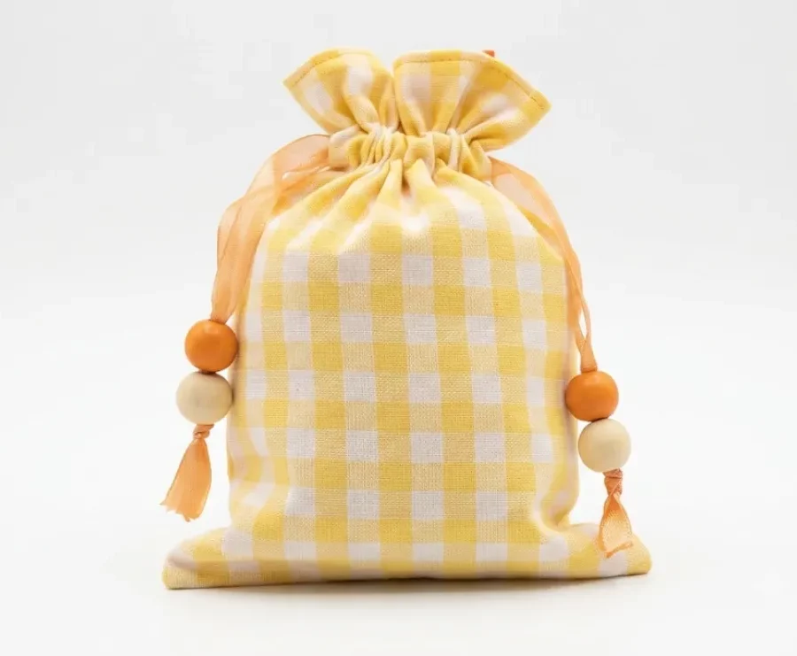 Pochon tissu vichy carreaux orange cousu main, cordon billes bois, Créa'Flo