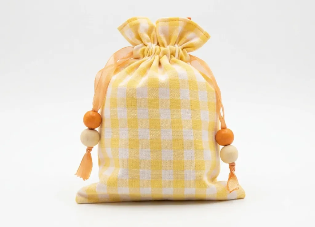 Pochon tissu vichy carreaux orange cousu main, cordon billes bois, Créa'Flo