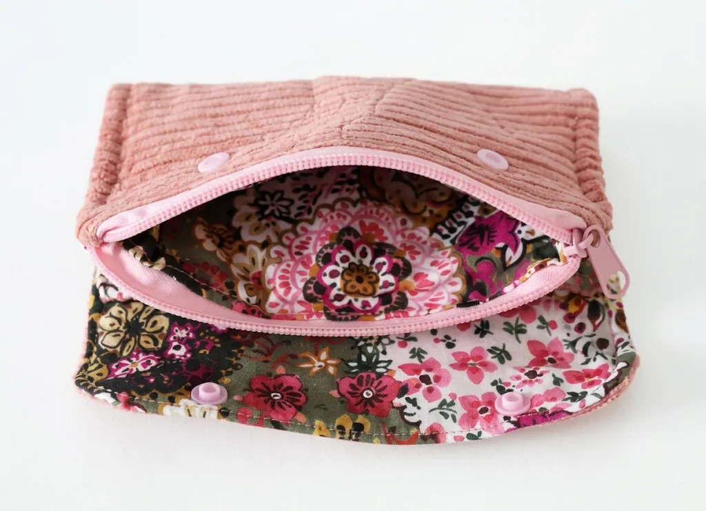 Portefeuille velours détail compartiment zippé ouvert, tissu fleuri intérieur cousu main, Créa'Flo