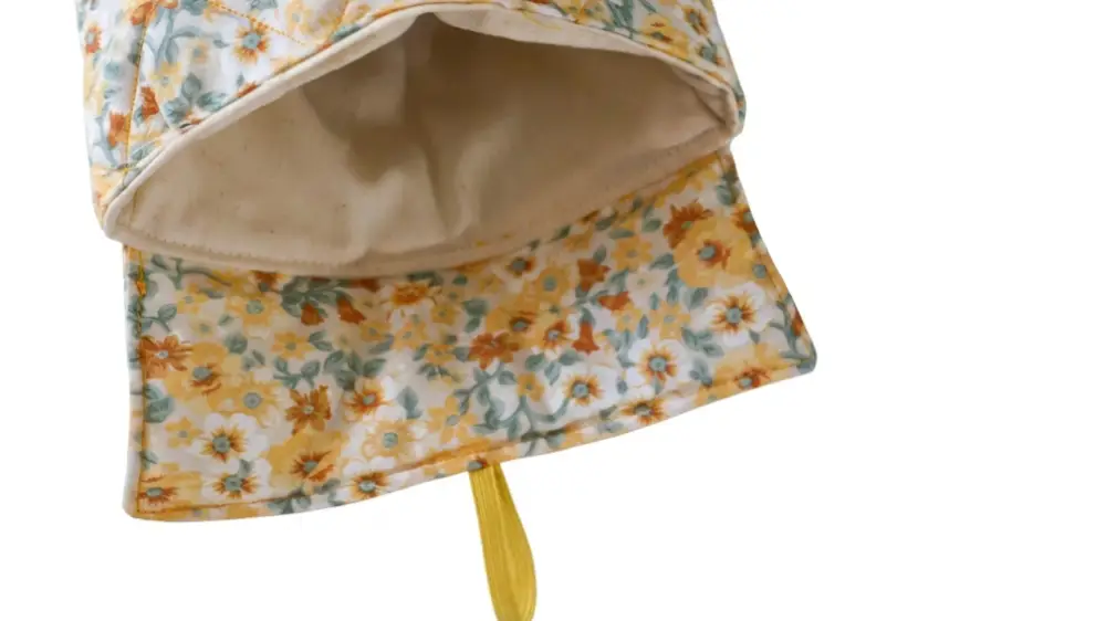 Vue intérieure pochette liseuse cousue main, doublure coton beige, ruban jaune — Créa'Flo